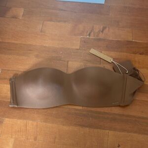 NWT skims body wireless strapless bra size 34D